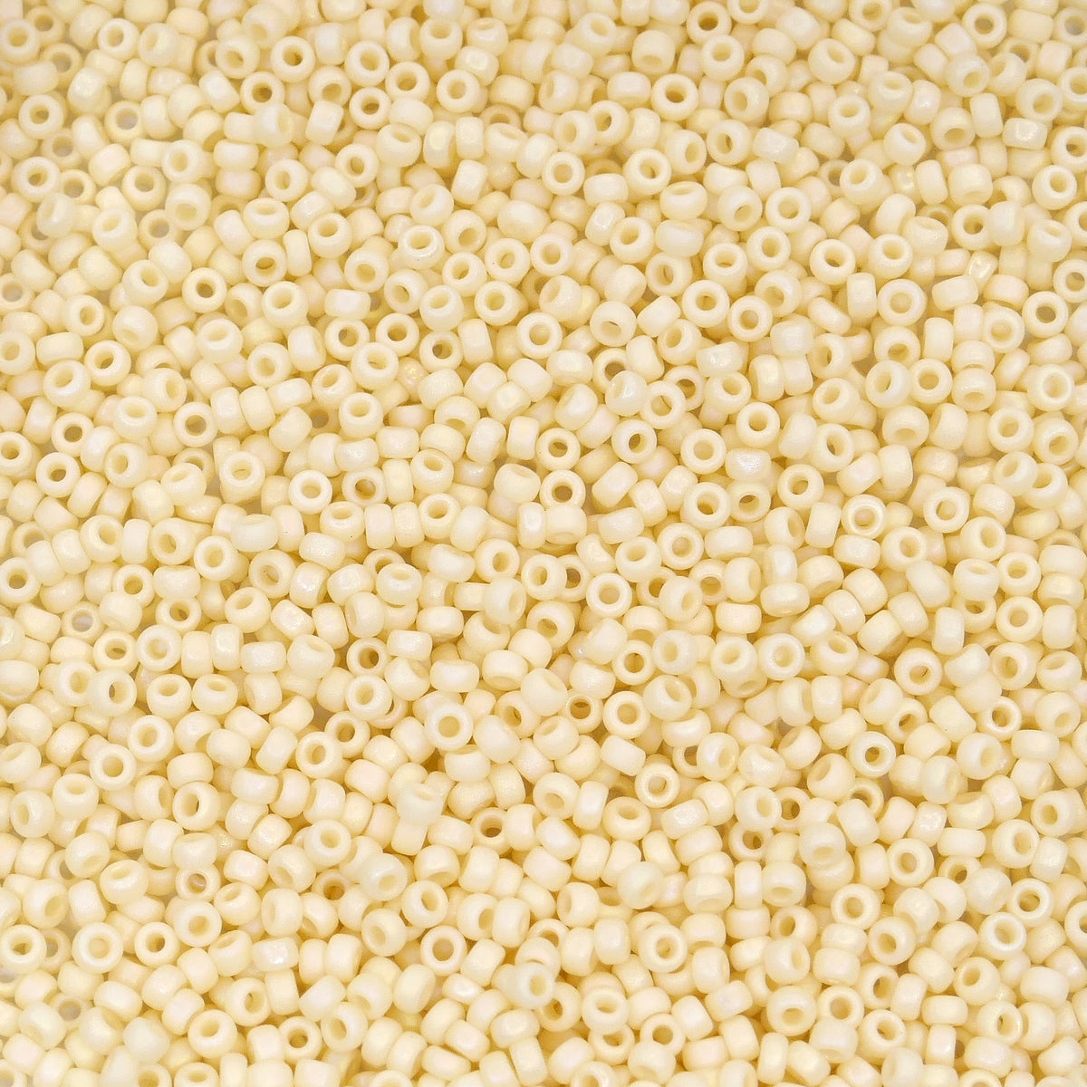8.2g Rocailles Miyuki Seed Beads - 15/0 - Opaque Cream AB (492FR)